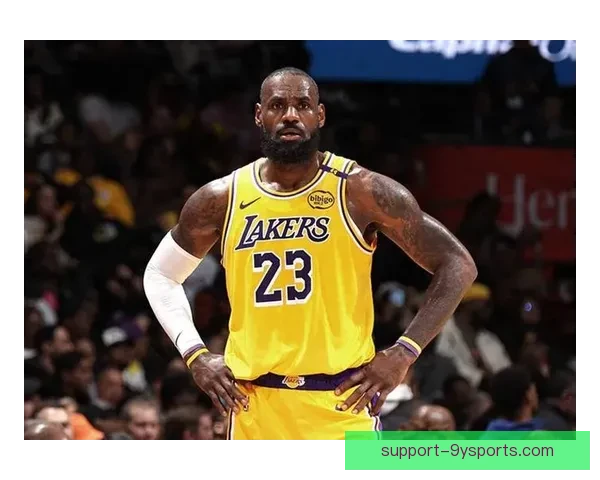 詹姆斯率湖人逆转取胜西部排名再起波澜全场砍下三双震撼联盟格局