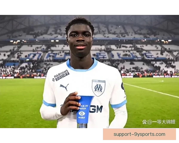 全新赛季来临 足球界新星崭露头角 各大联赛激烈争夺冠军之路