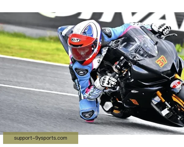 摩托车大奖赛最新动态：赛季战况激烈争夺冠军，顶级车手频频突破纪录