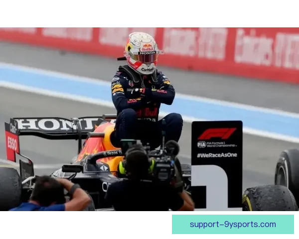 梅赛德斯与红牛激烈争夺本赛季F1积分榜领先位置