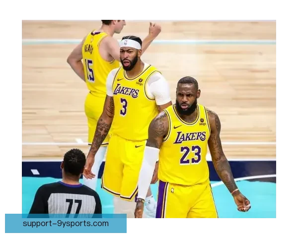 湖人新赛季阵容亮相 詹姆斯能否再创辉煌备受关注